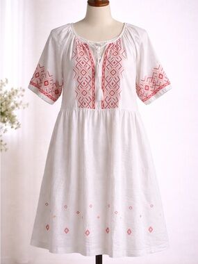 Cupio White Boho Tunic with Red Geometric Embroidery